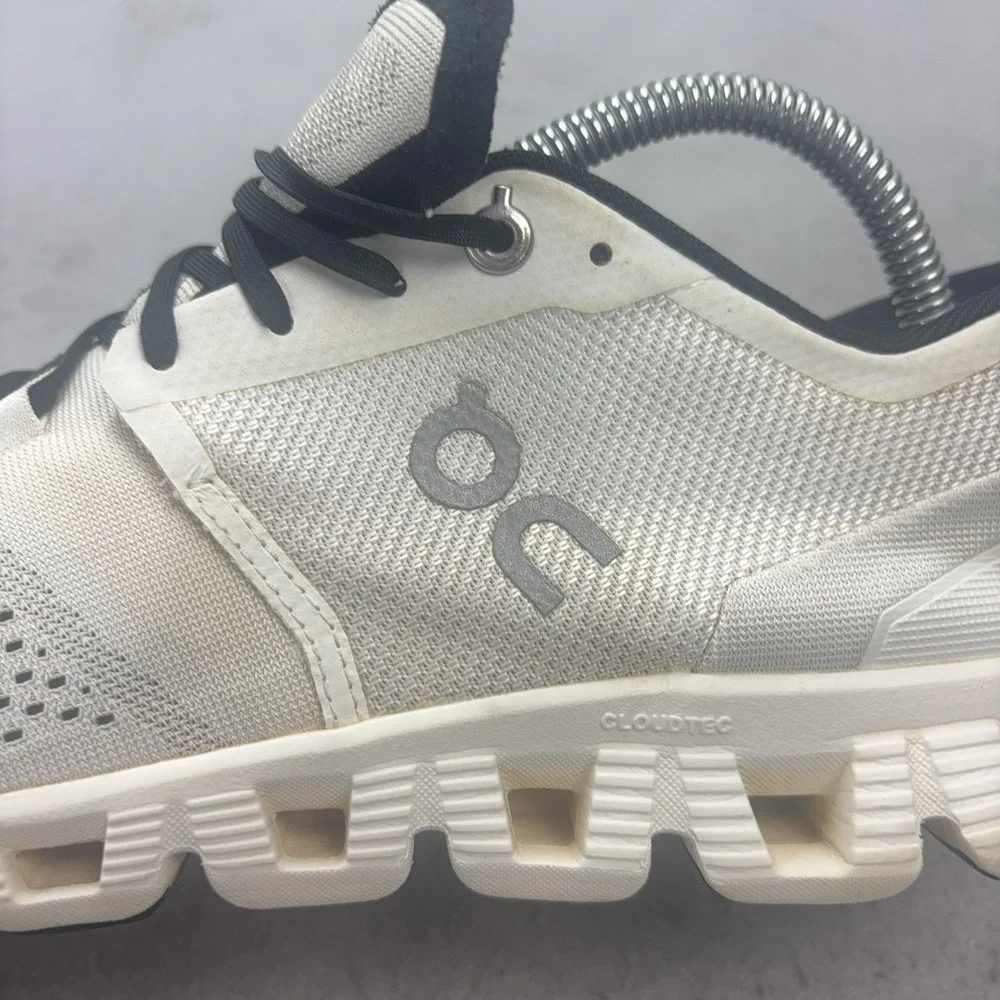 On Cloud Shoes Womens Size 8.5 White CloudTec Running Sneakers Athletic Mesh